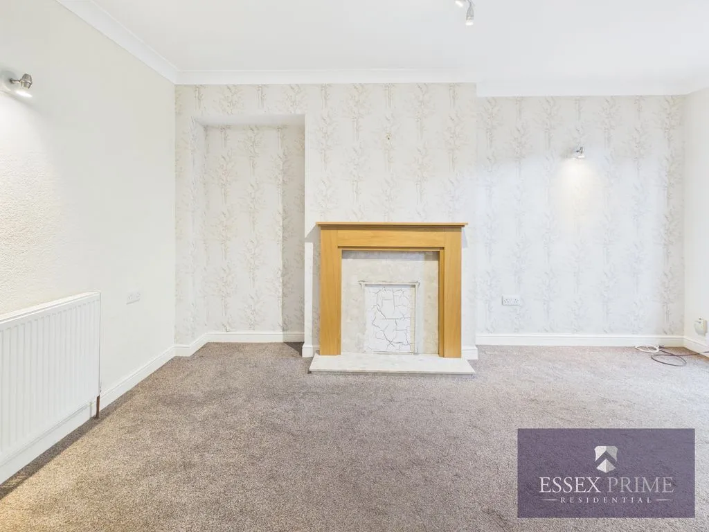 Aylesbury Crescent, Birmingham B44 0DY, photo 5