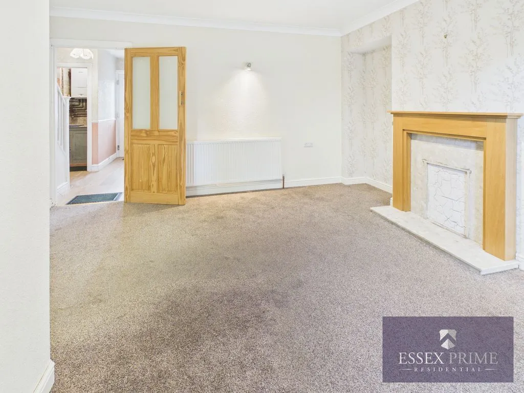 Aylesbury Crescent, Birmingham B44 0DY, photo 3