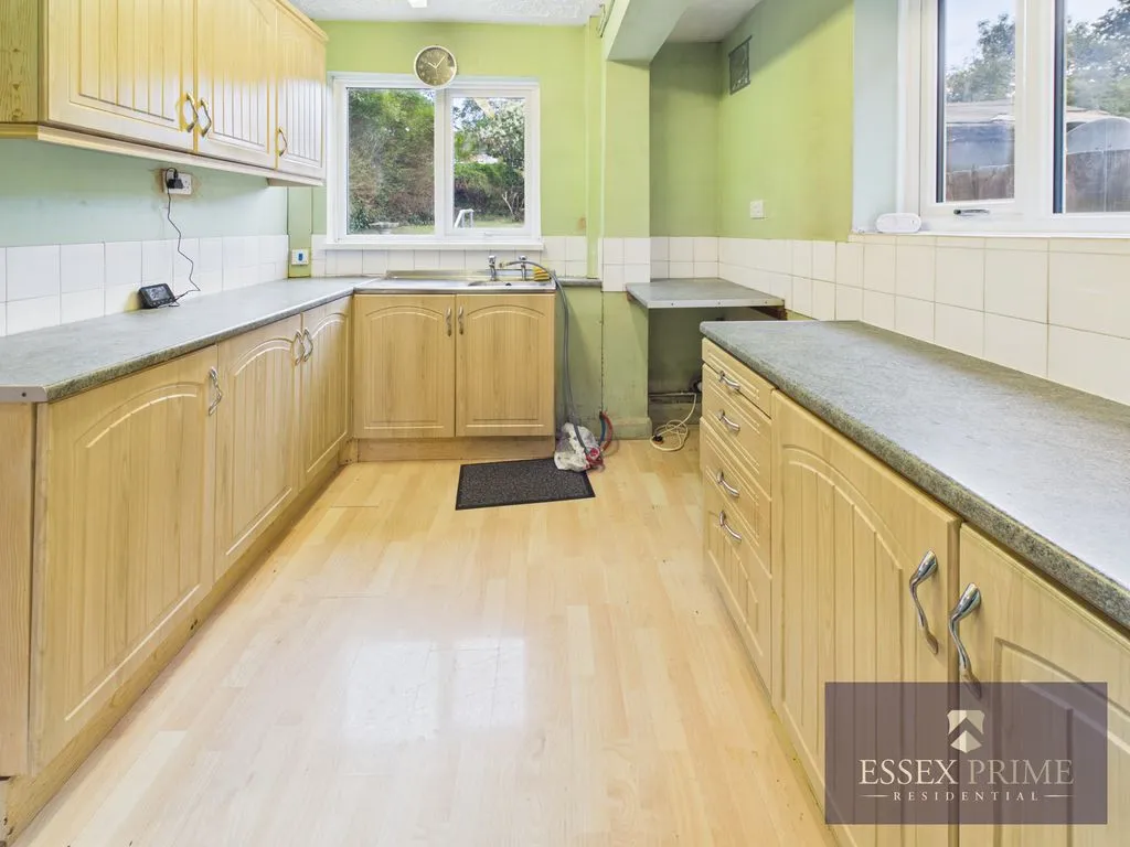 Aylesbury Crescent, Birmingham B44 0DY, photo 10