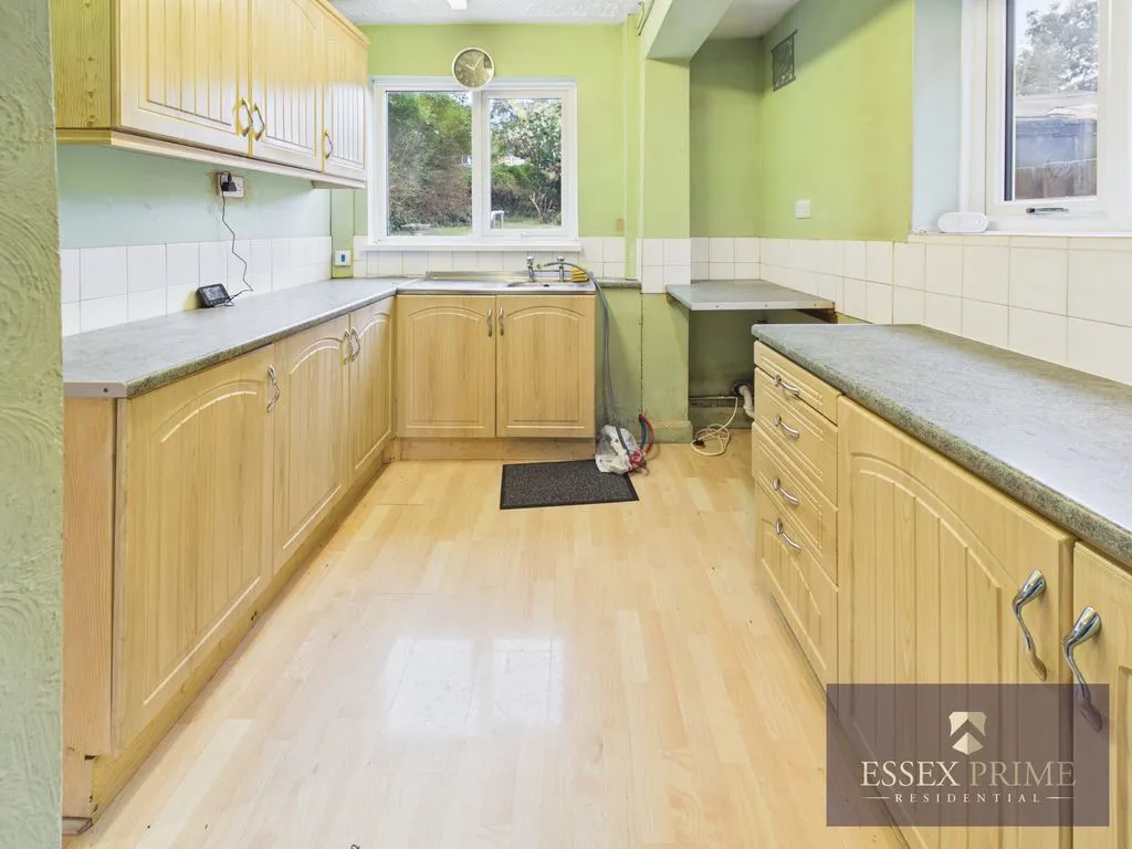 Aylesbury Crescent, Birmingham B44 0DY, photo 8