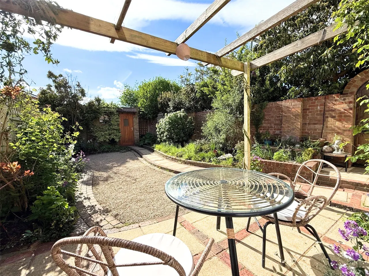 Colne Way, Ash, Guildford, Surrey, GU12 6LZ, photo 2