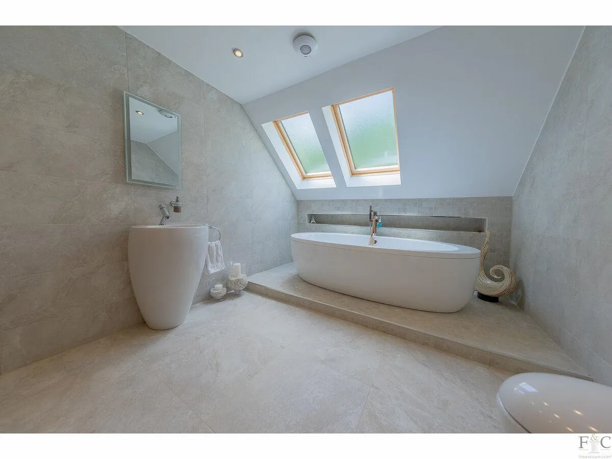 Stoughton Drive South, Leicester, LE2, photo 23