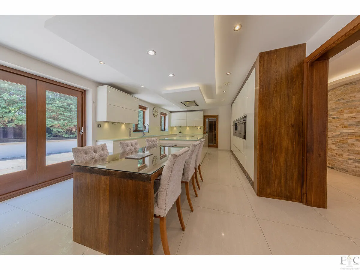 Stoughton Drive South, Leicester, LE2, photo 11