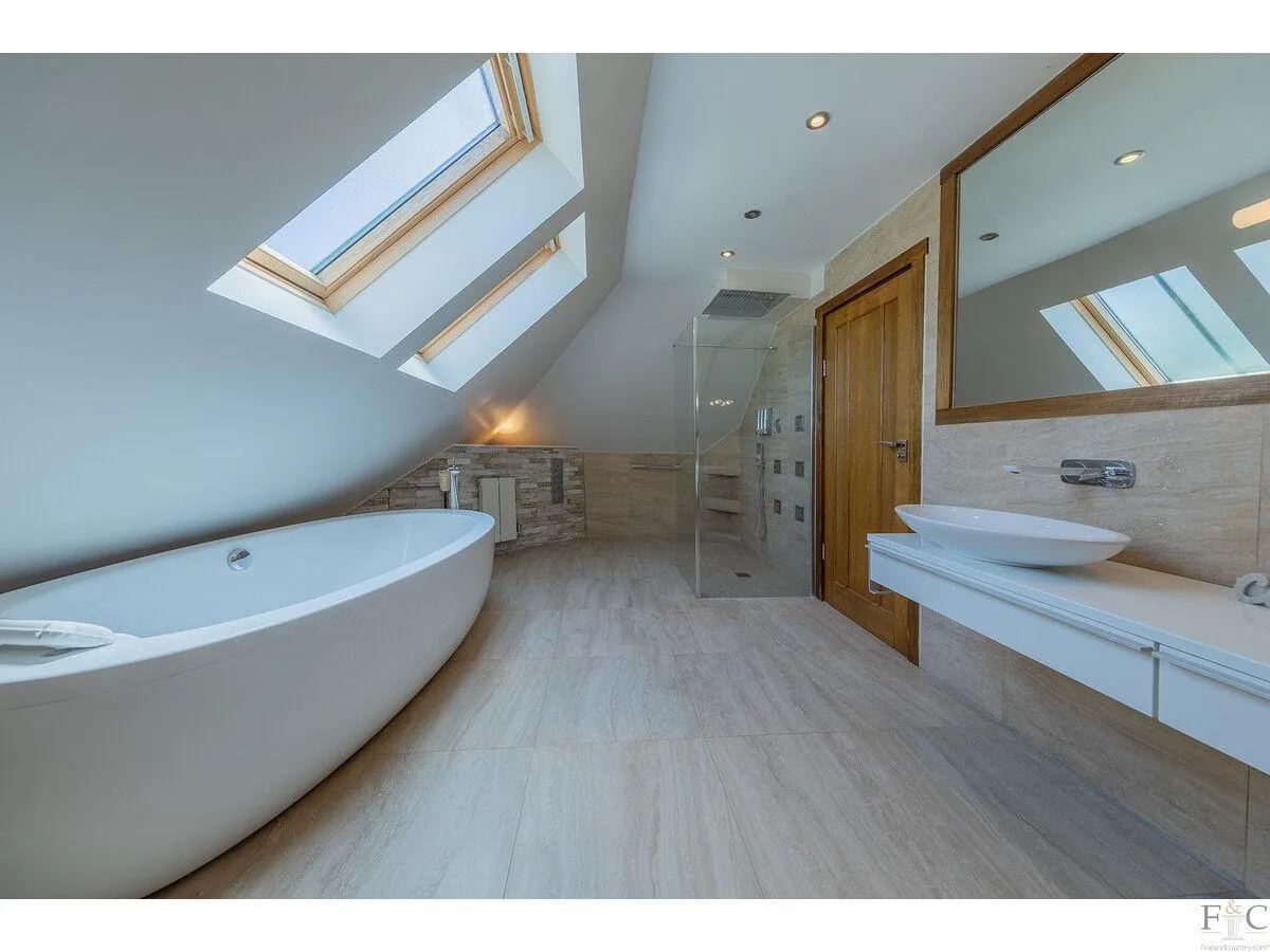 Stoughton Drive South, Leicester, LE2, photo 21