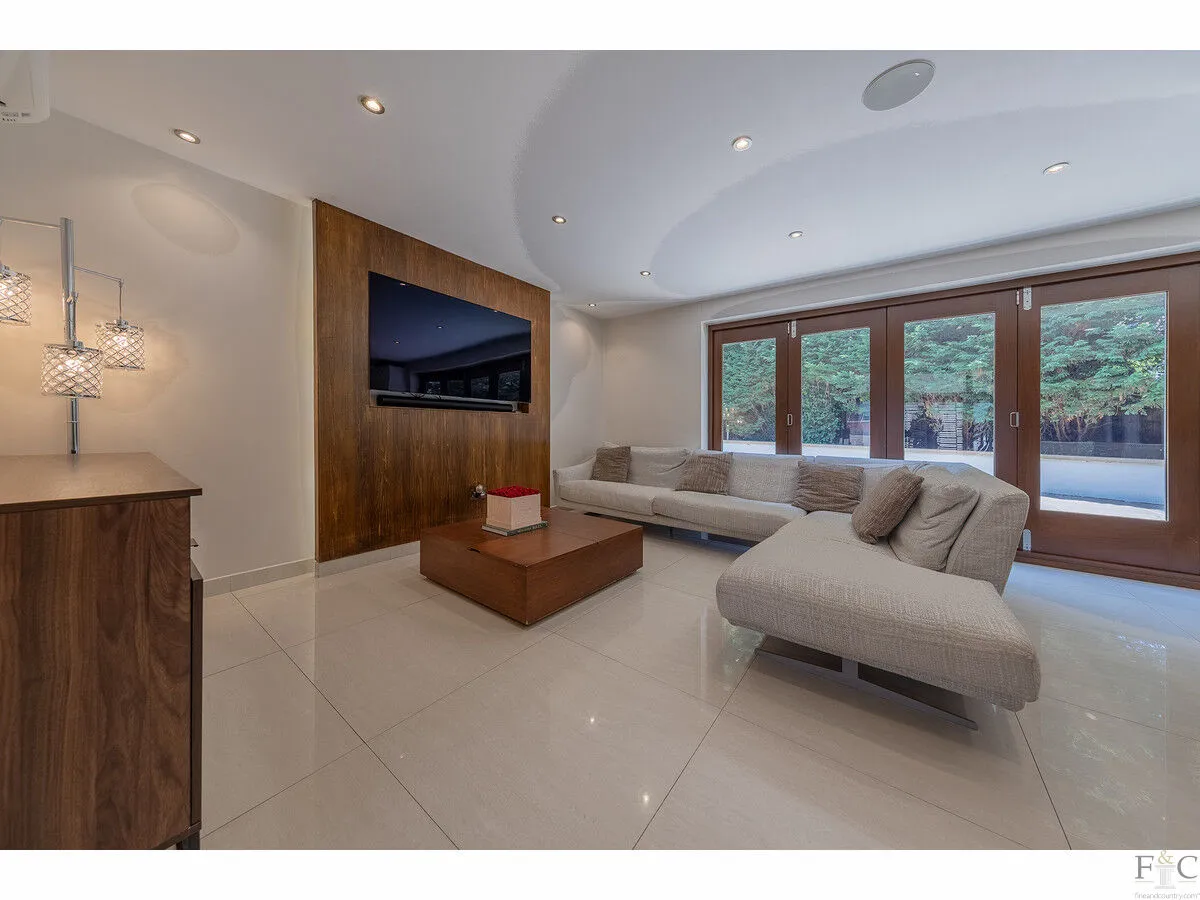 Stoughton Drive South, Leicester, LE2, photo 13