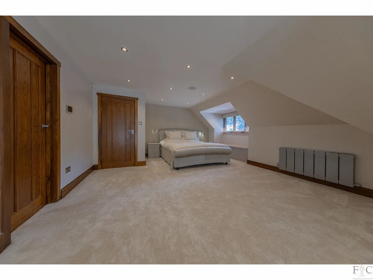 Stoughton Drive South, Leicester, LE2, photo 18