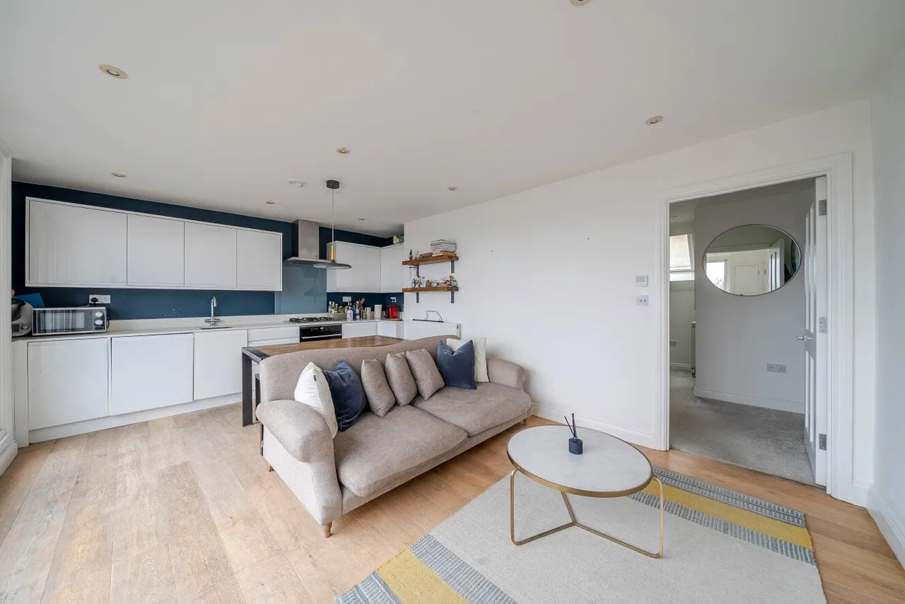Yukon Road, London, SW12, photo 3