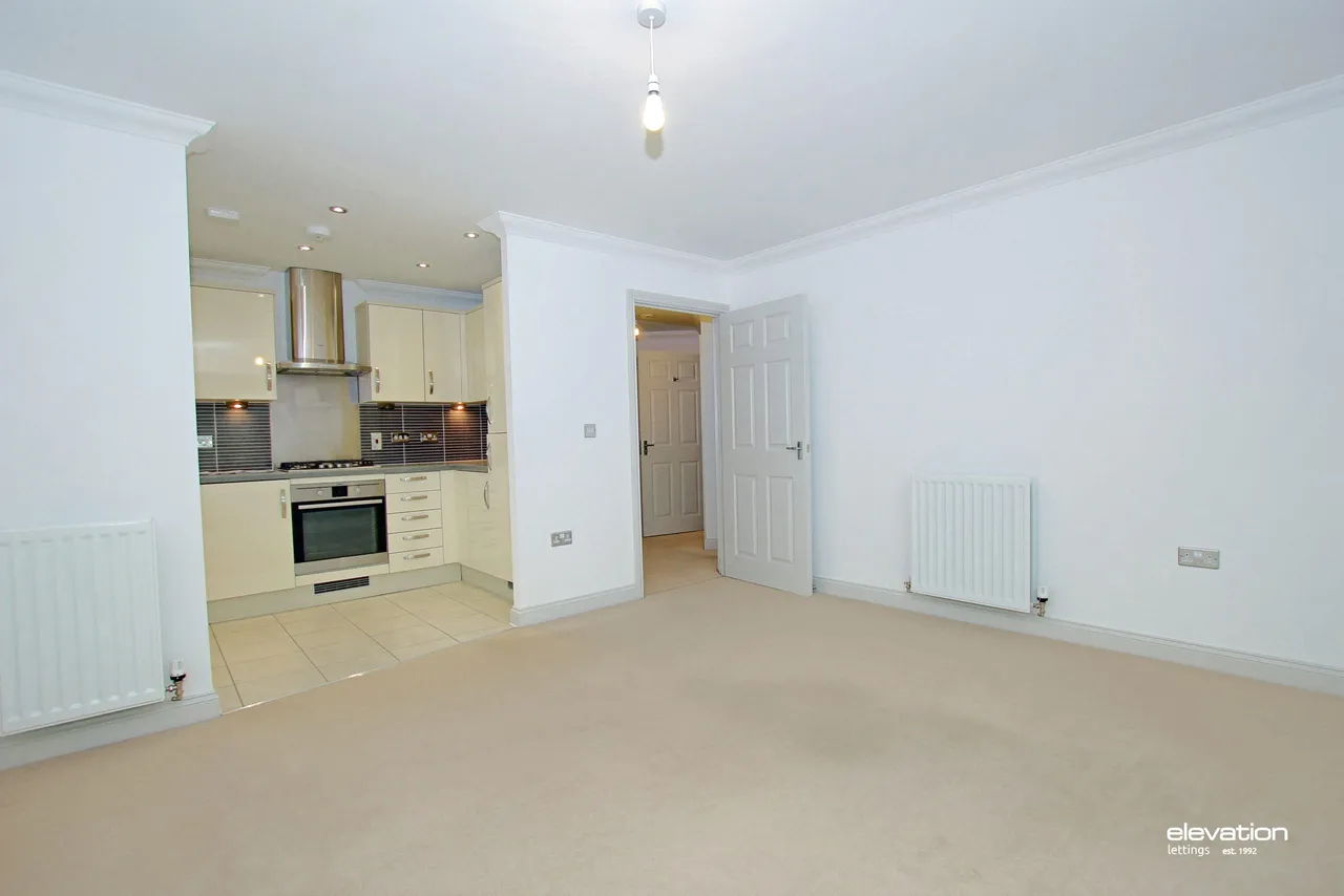 Flat 4 Tiltman Lane, 3 Tiltman Lane, Milton Keynes, Bletchley, MK3 6FJ, photo 2