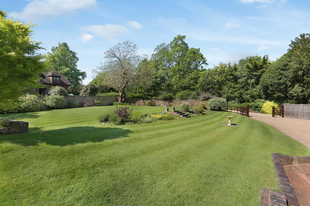 Hazelwood Lane, Chipstead, Coulsdon, CR5 3PF, photo 15