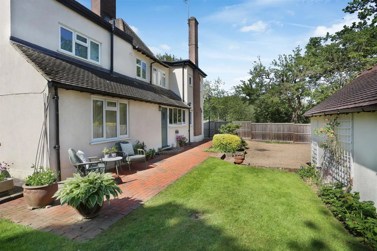 Hazelwood Lane, Chipstead, Coulsdon, CR5 3PF, photo 19