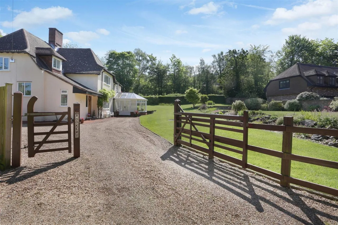 Hazelwood Lane, Chipstead, Coulsdon, CR5 3PF, photo 2