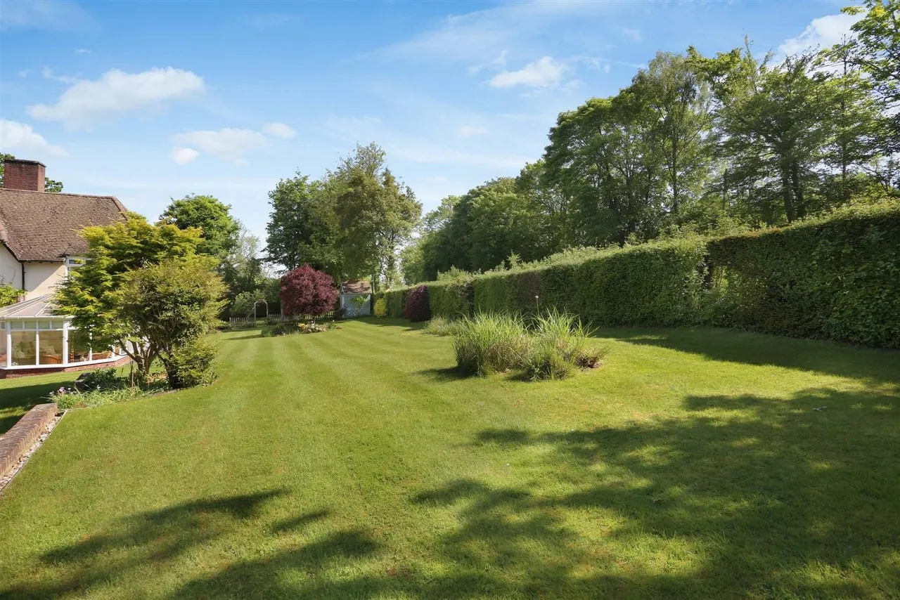 Hazelwood Lane, Chipstead, Coulsdon, CR5 3PF, photo 20