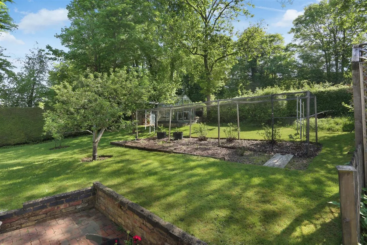 Hazelwood Lane, Chipstead, Coulsdon, CR5 3PF, photo 18