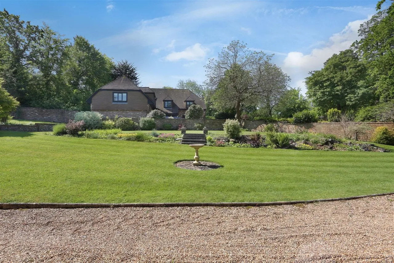Hazelwood Lane, Chipstead, Coulsdon, CR5 3PF, photo 21