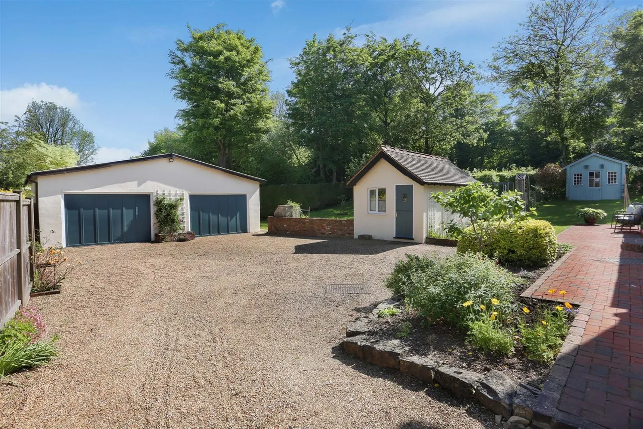 Hazelwood Lane, Chipstead, Coulsdon, CR5 3PF, photo 16