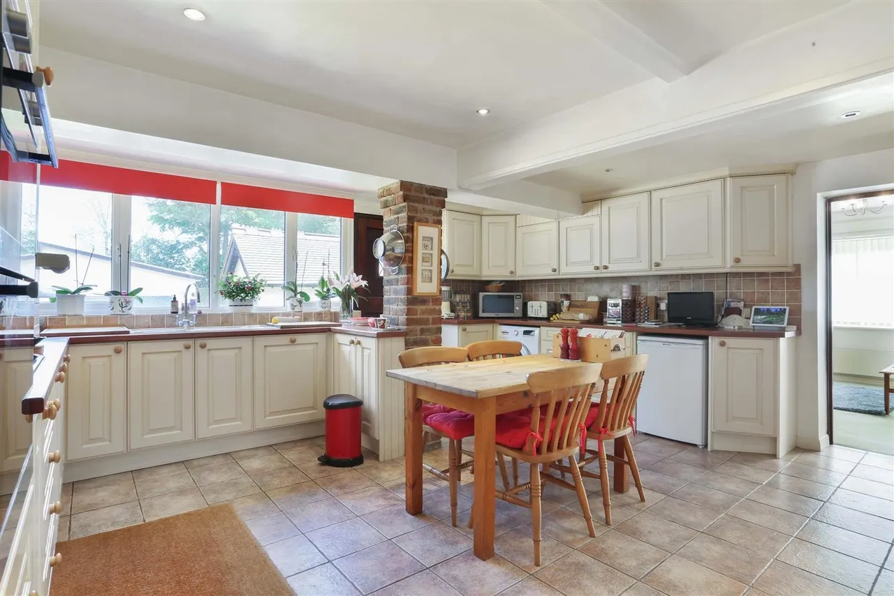Hazelwood Lane, Chipstead, Coulsdon, CR5 3PF, photo 6