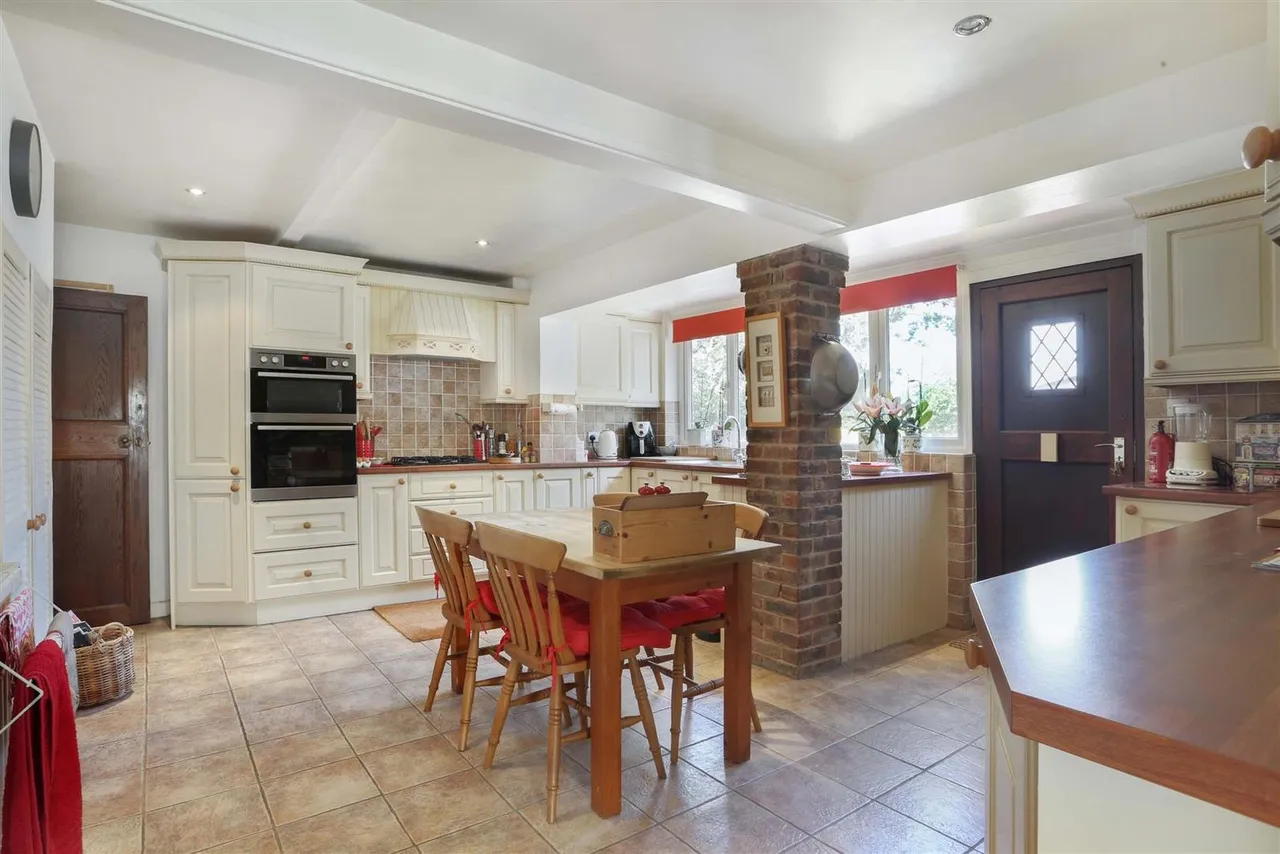 Hazelwood Lane, Chipstead, Coulsdon, CR5 3PF, photo 5