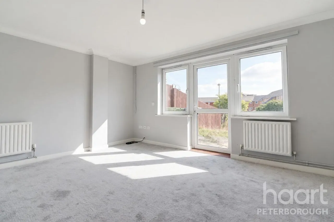 Eagle Way, PE7, photo 2