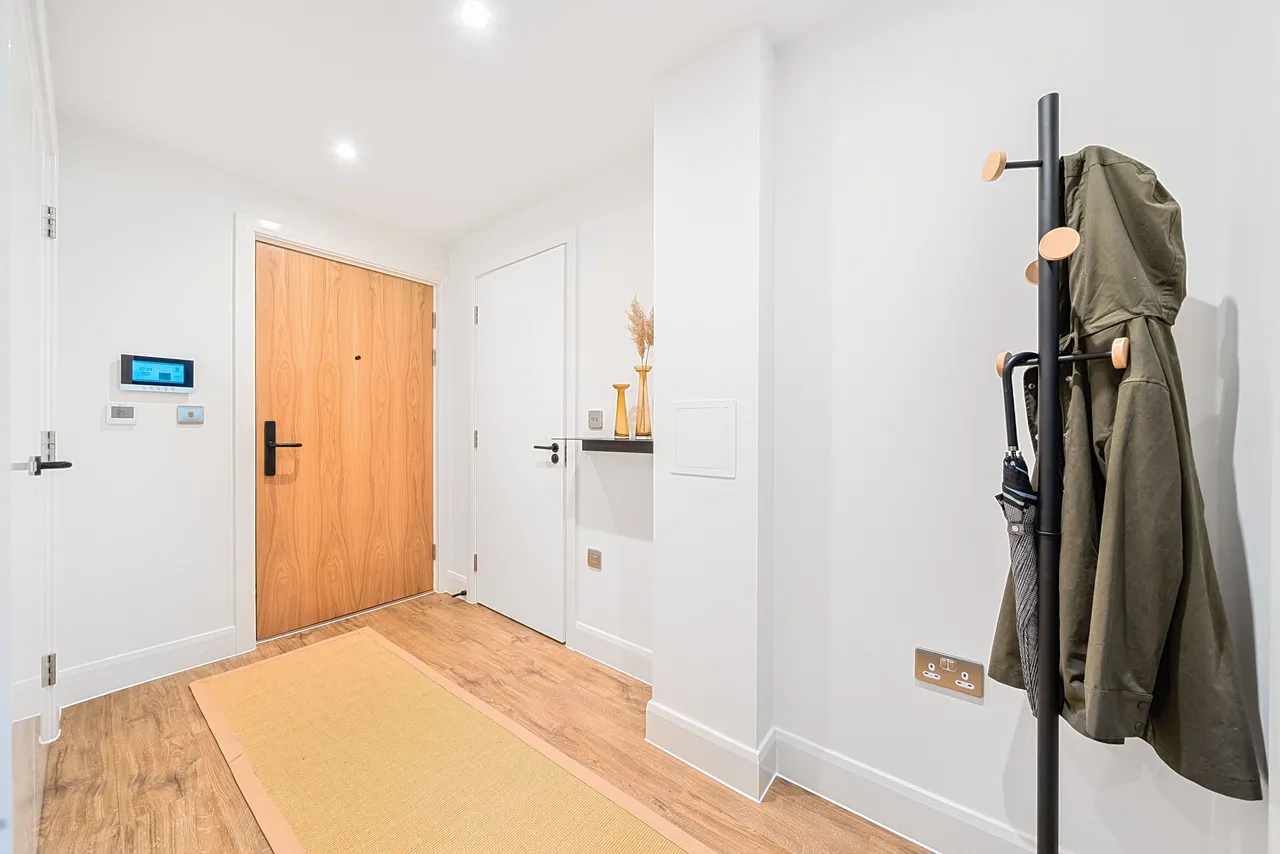 Flat 38, Amaryllis House, London, photo 9
