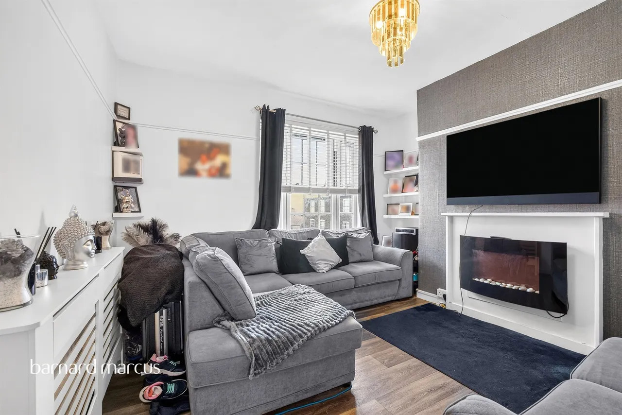 2 bed flat for sale, Friary Estate, London, SE15