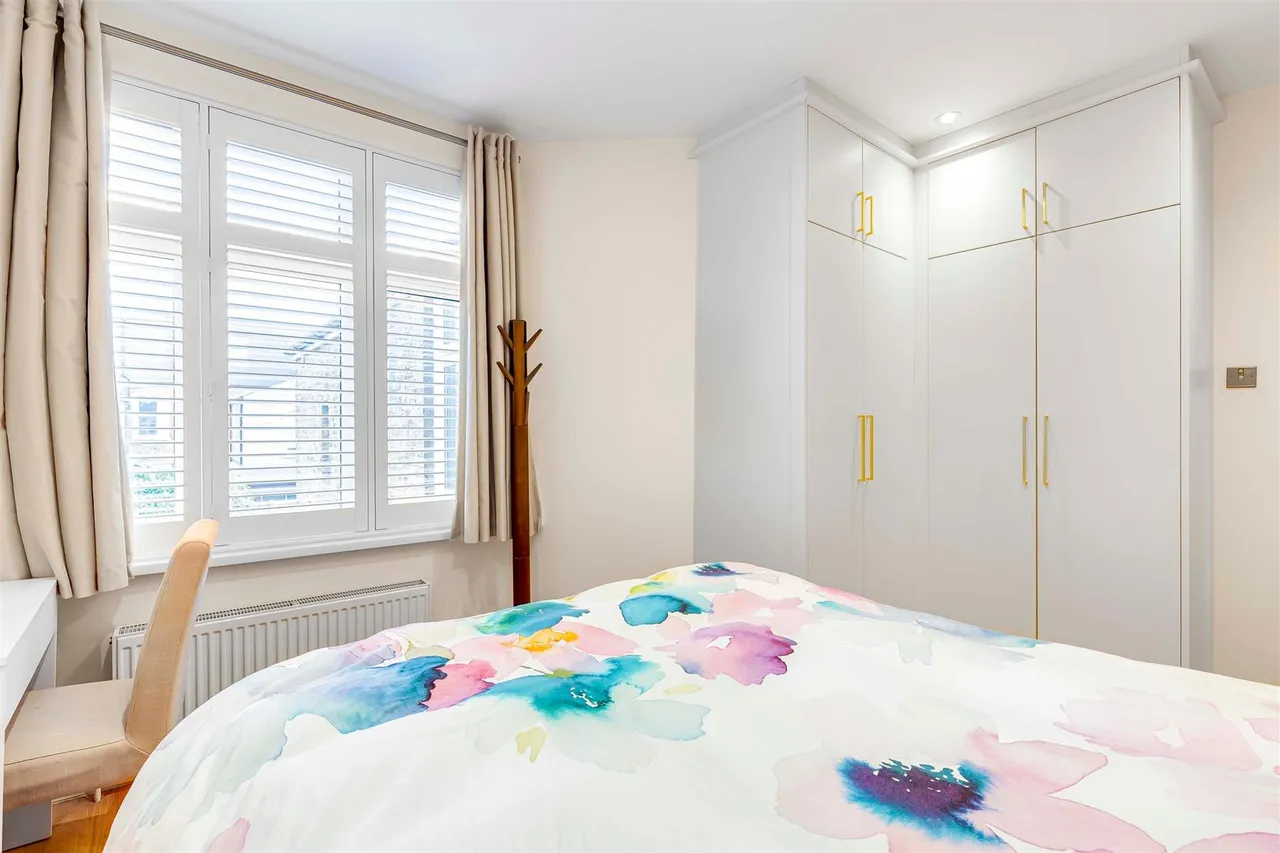 Cowley Road, London, SW14, photo 10