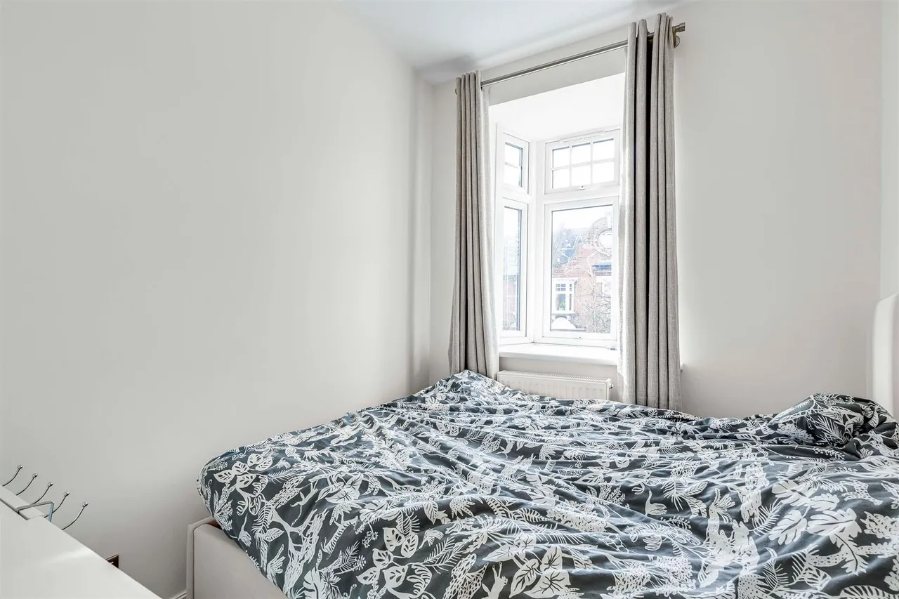 Cowley Road, London, SW14, photo 8