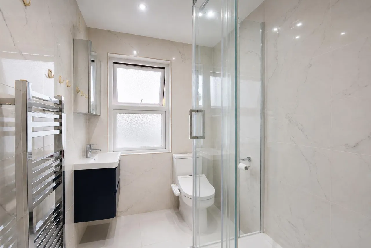Cowley Road, London, SW14, photo 5