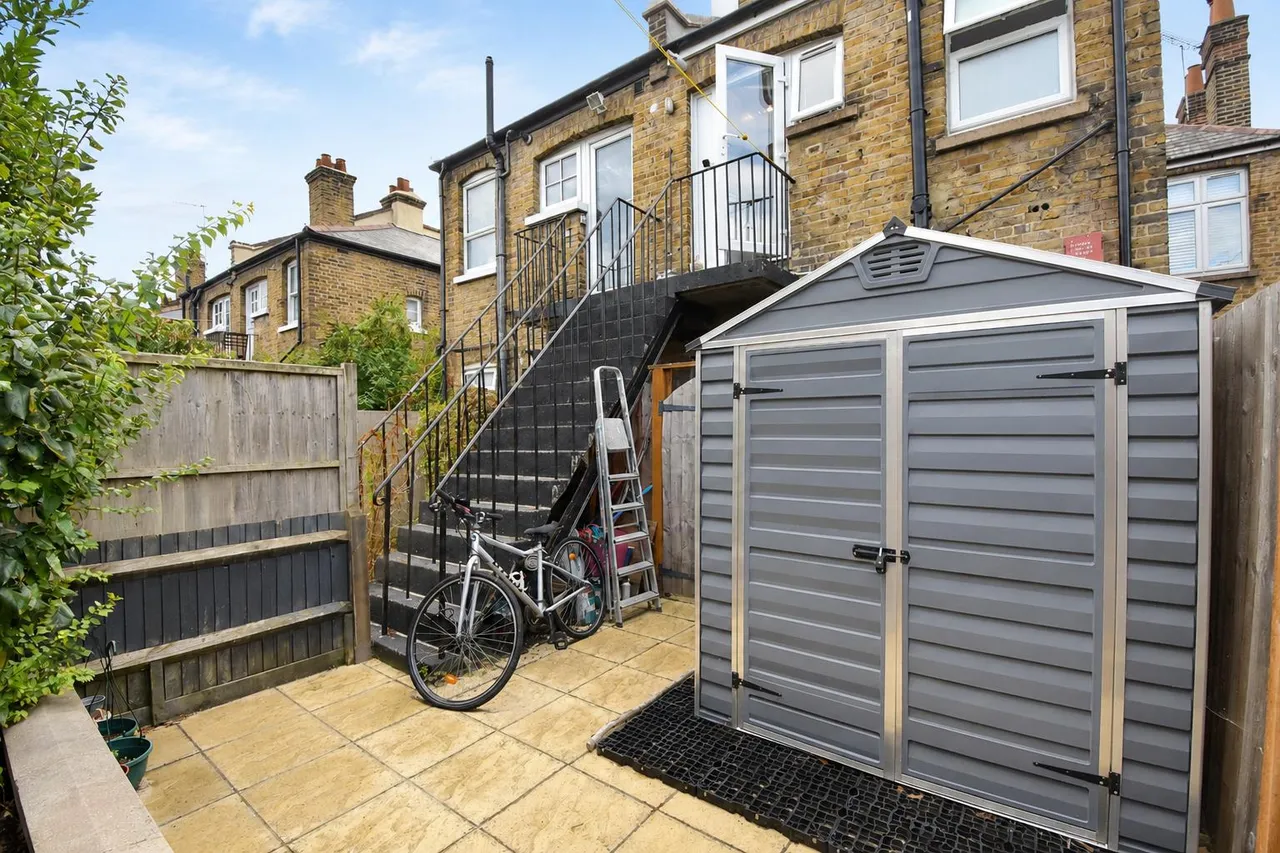 Cowley Road, London, SW14, photo 6