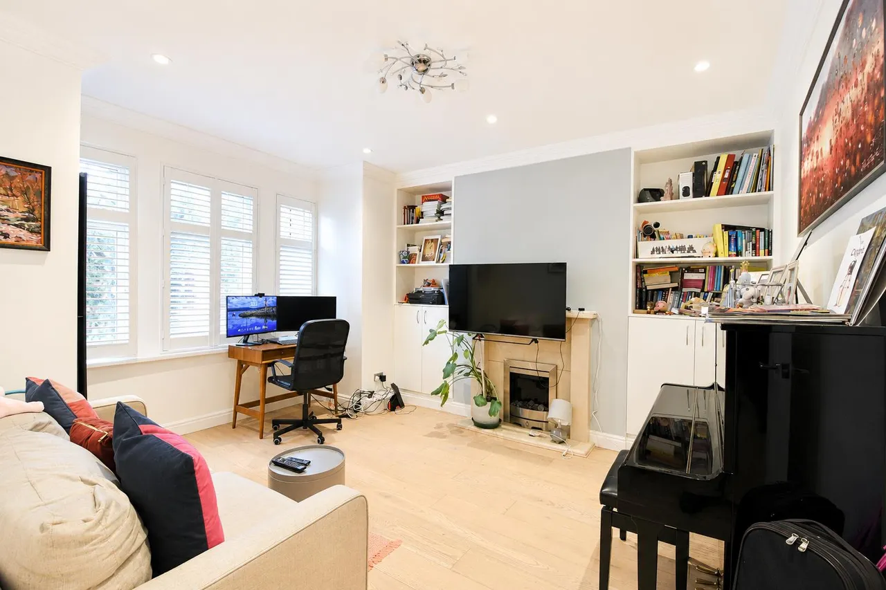 Cowley Road, London, SW14, photo 3