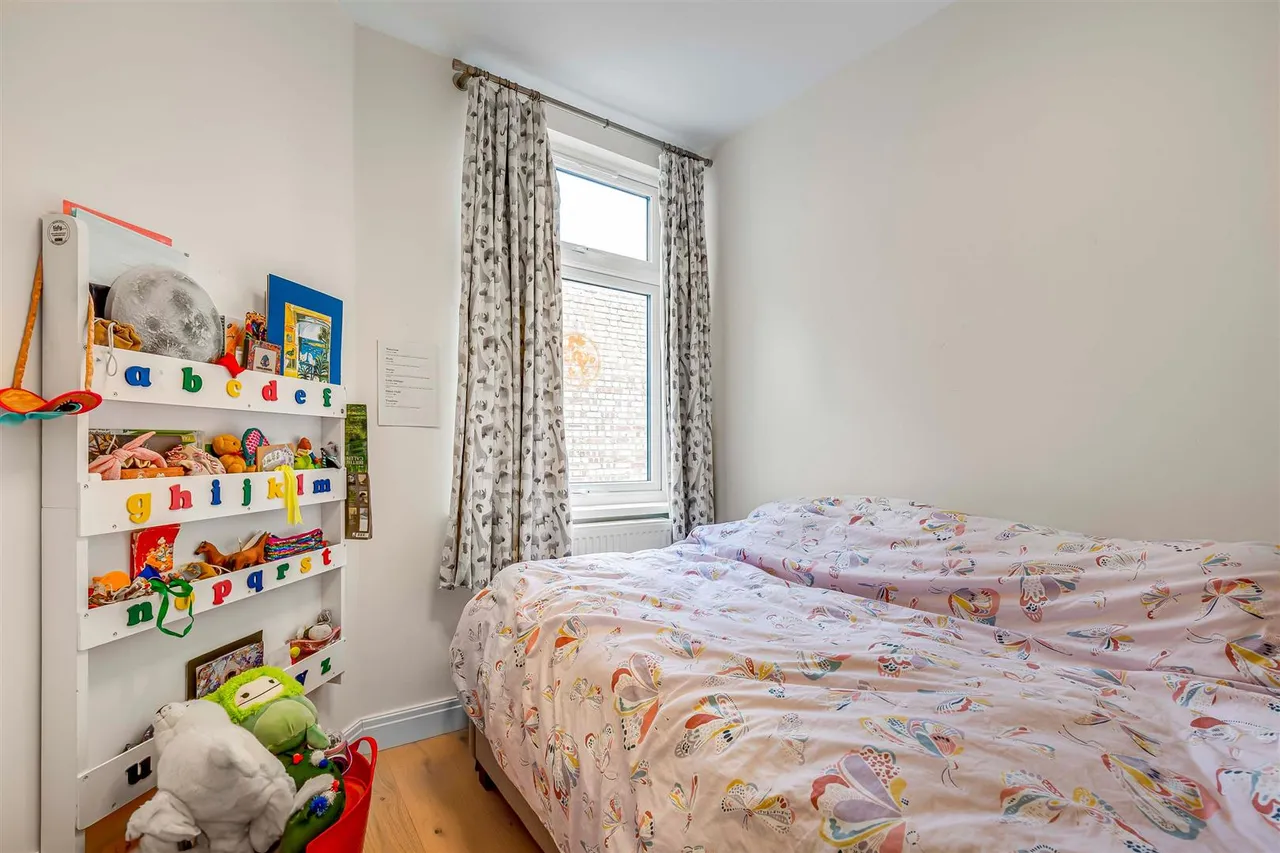 Cowley Road, London, SW14, photo 9