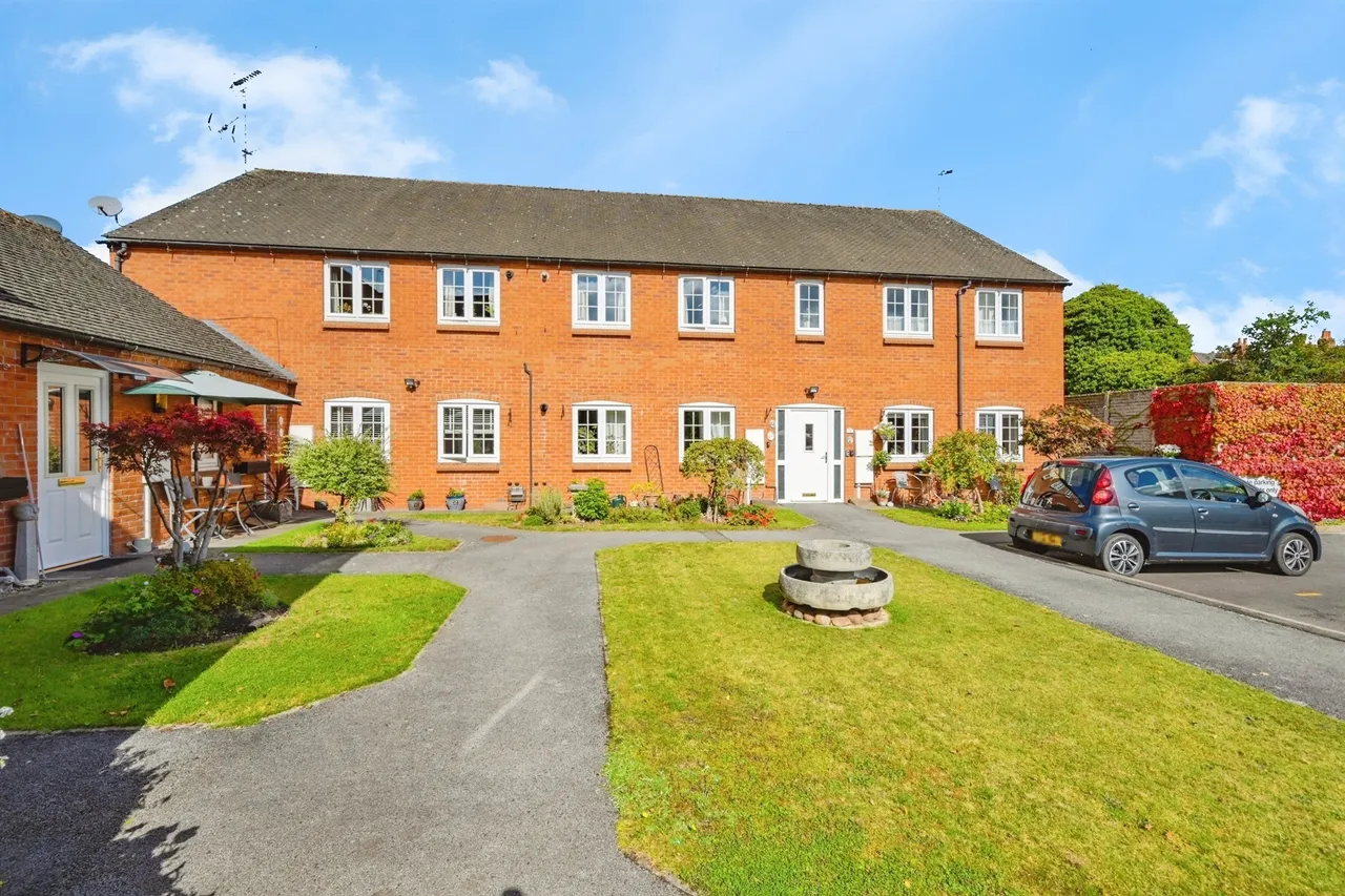 1 bed flat for sale — Chartley Court, Uttoxeter