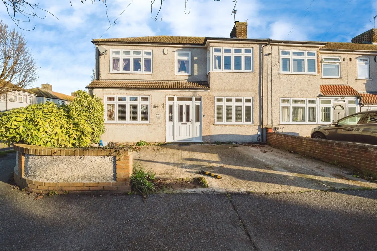 4 bed house for sale, Castle Avenue, Rainham, RM13