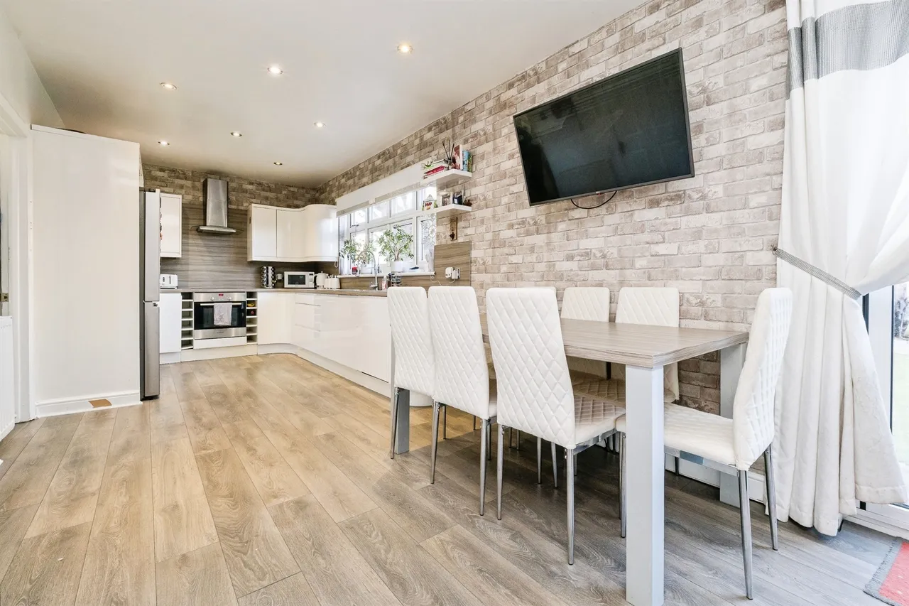 Castle Avenue, Rainham, RM13, photo 11