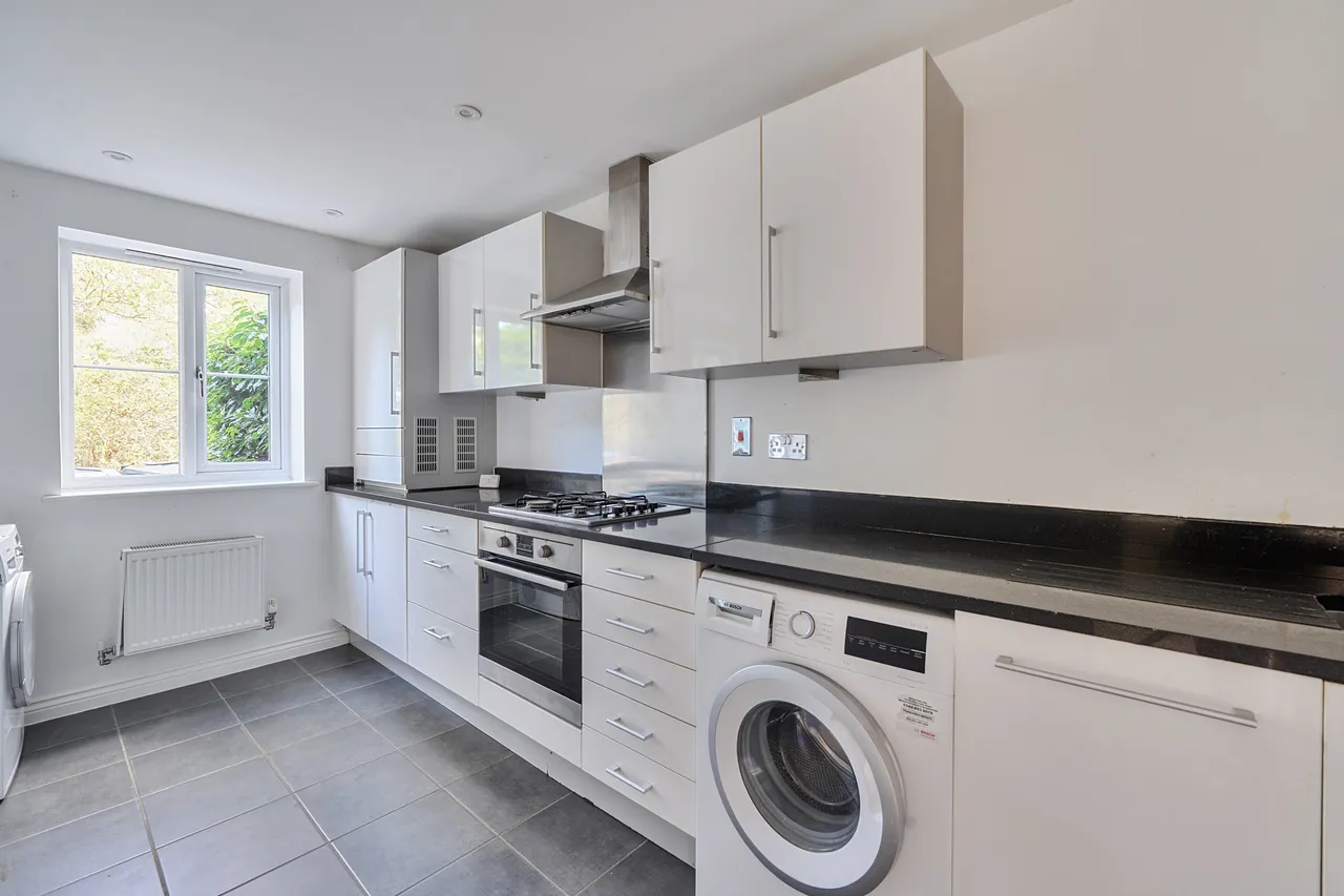 Cedar Avenue, Cuckfield, RH16, photo 2