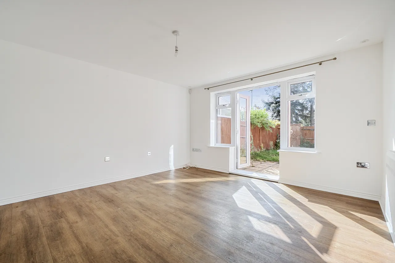 Cedar Avenue, Cuckfield, RH16, photo 3