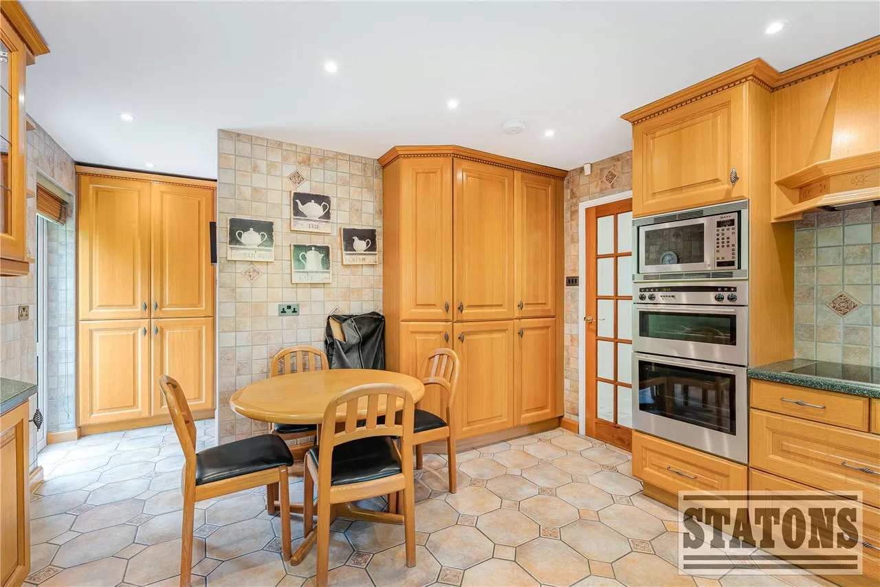 Oakleigh Park South, Whetstone, London, N20 9JU, photo 6