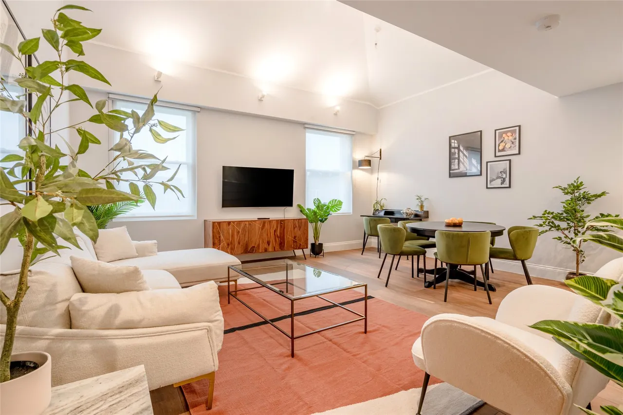 3 bed flat for sale, Greville Road, London