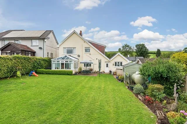 4 bed house for sale, Park View, Felinfach, LD3