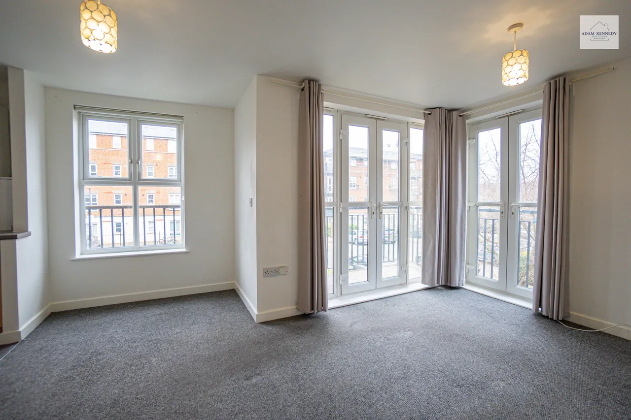 Flat 4, 8 Gareth Drive, London, N9 9YY, photo 5