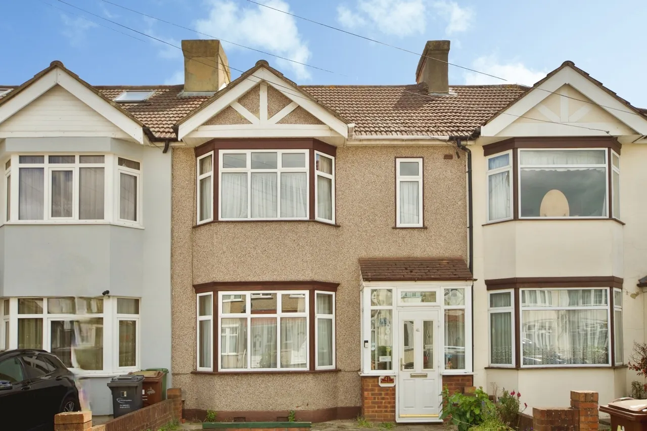 3 bed house for sale — Surrey Road, Dagenham, Essex, RM10