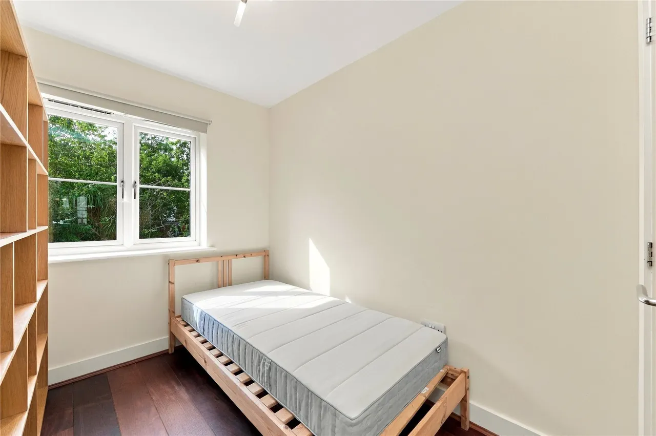 St. Francis Place, London, SW12, photo 12