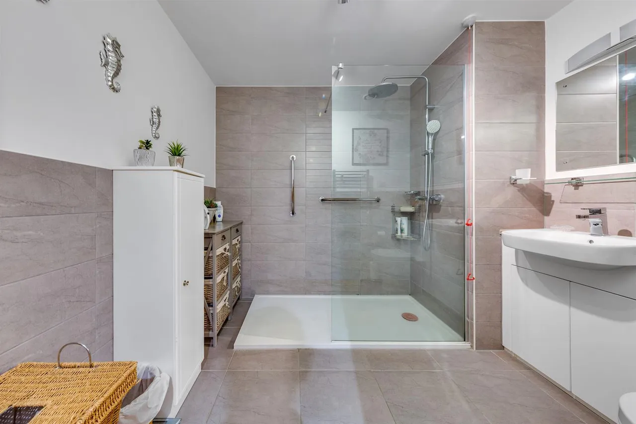 Ockford Road, Godalming, GU7, photo 13