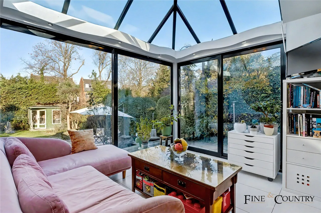 3 bed flat for sale, Blenheim Gardens, London