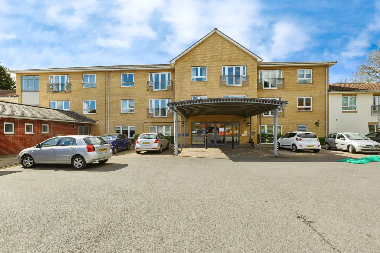2 bed flat for sale — 1 Danbury Place, Leicester