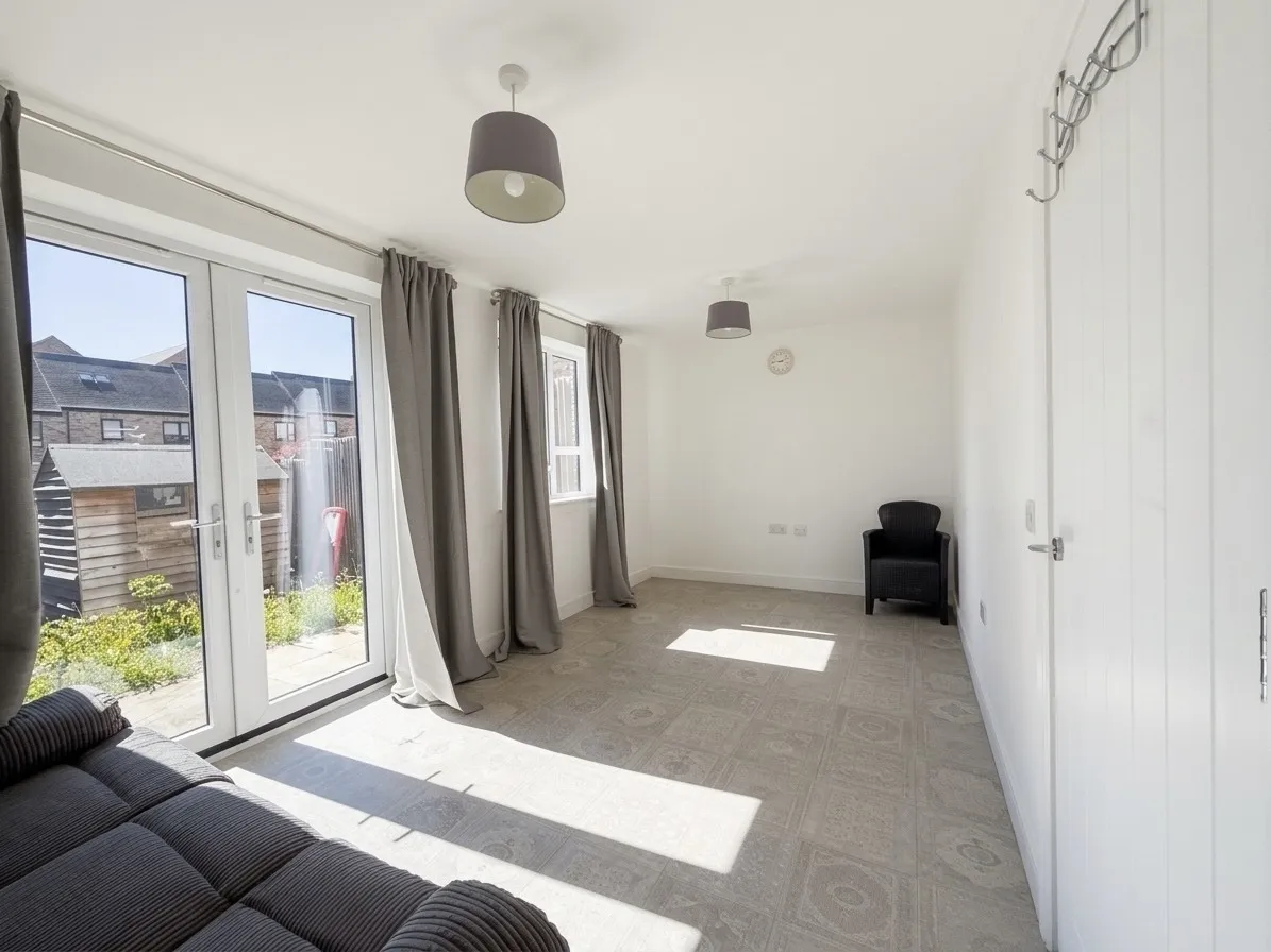 Portland Drive, Merstham, REDHILL, photo 2