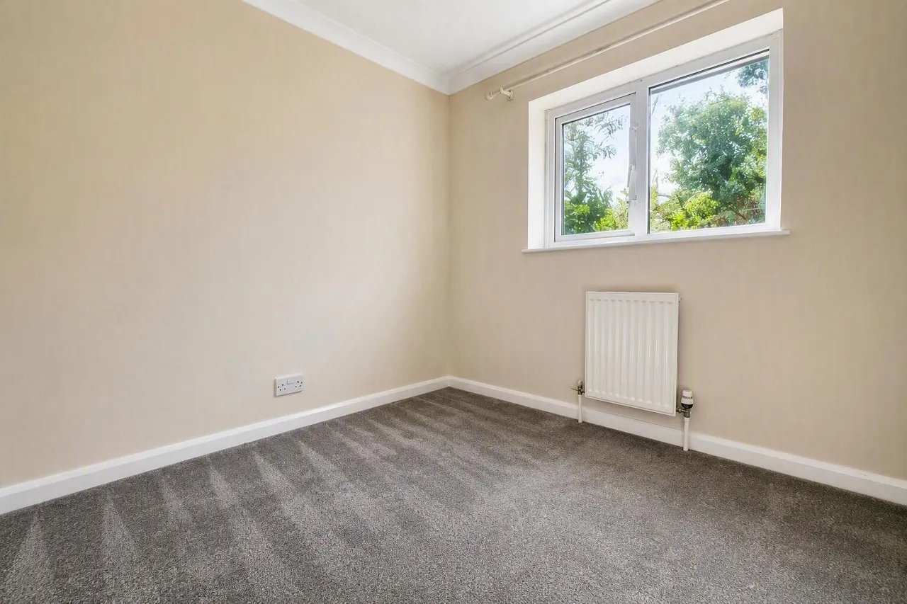 Ramsbury Avenue, Swindon, photo 5