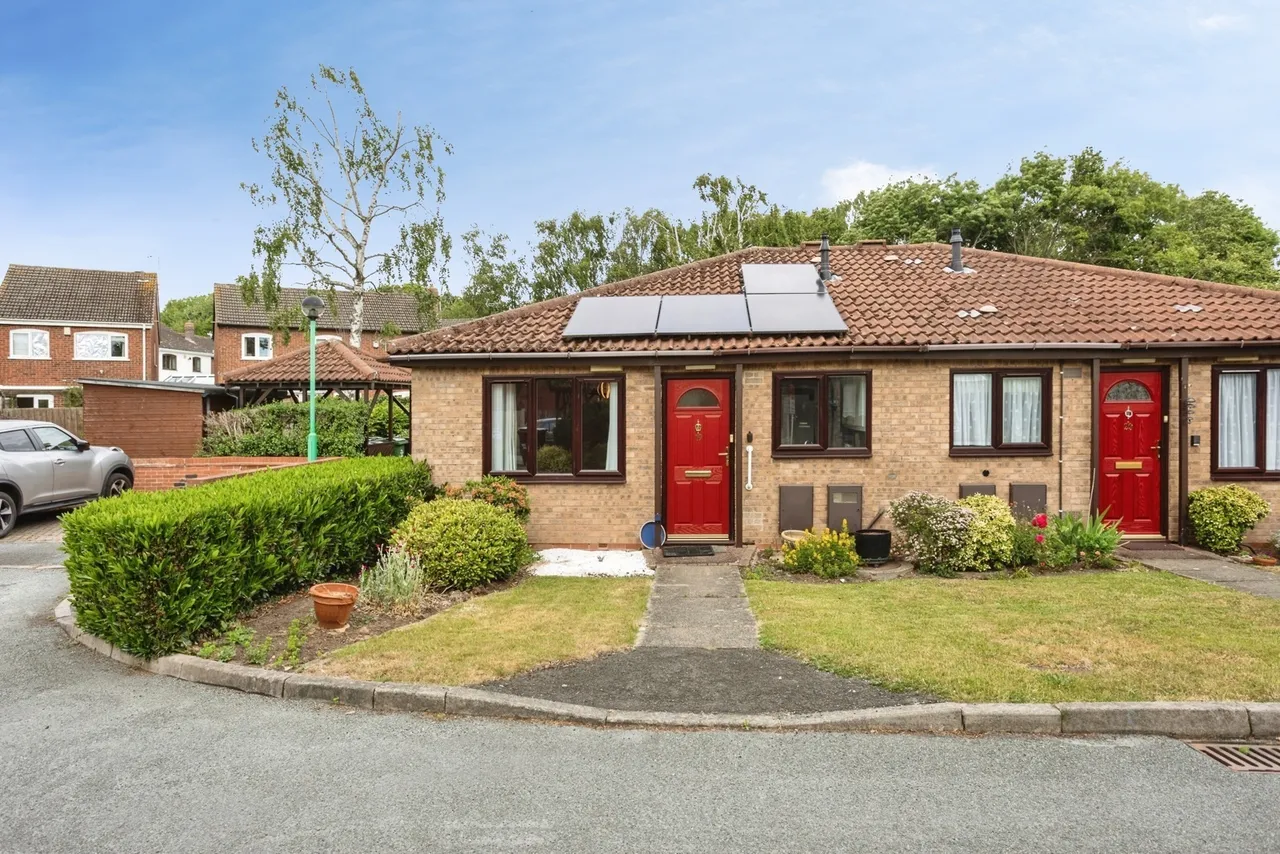 2 bed house for sale, De Lisle Court, Loughborough, LE11