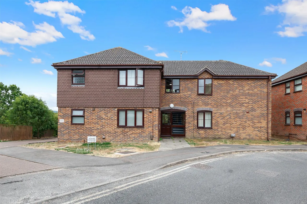 1 bed property for sale, Teazlewood Park, Leatherhead, KT22