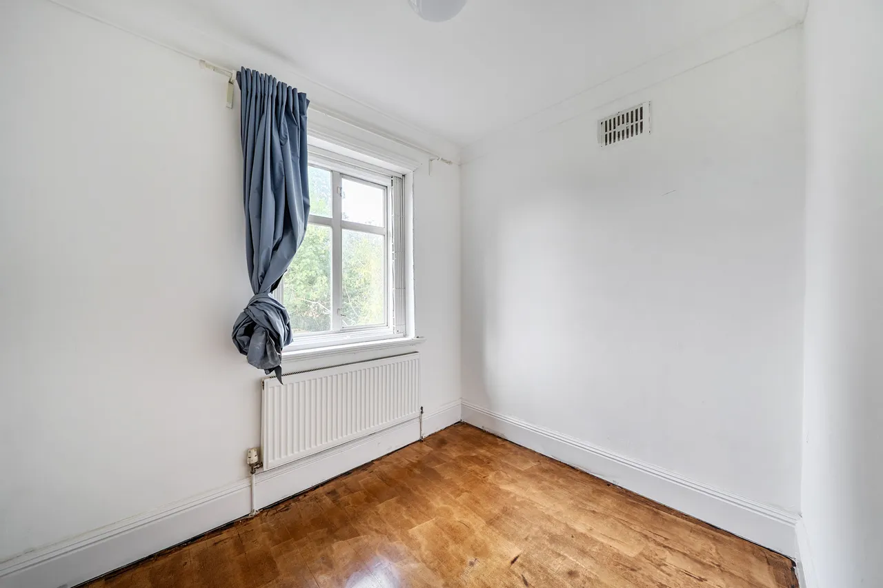 London, NW2, photo 16