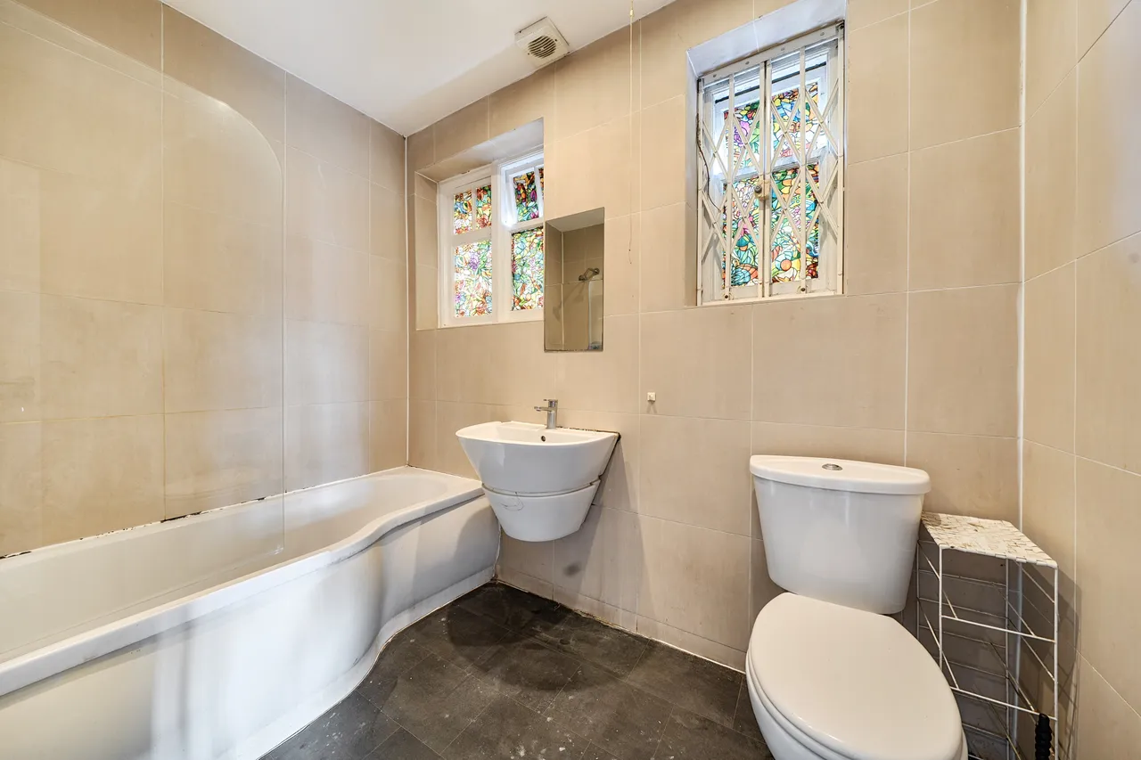 London, NW2, photo 6